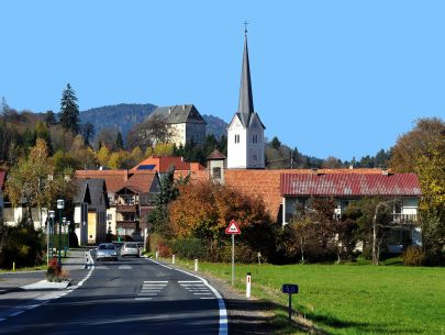 Moosburg_Schloss_und_Pfarrkirche_30102010_715
