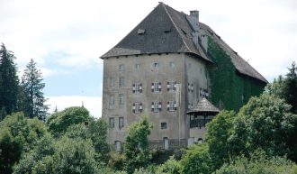 Neues_Schloss_Moosburg_01