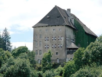 Neues_Schloss_Moosburg_01